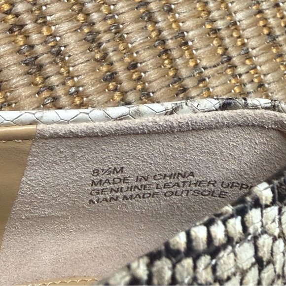 NWOT Talbots Laura Snake Print Loafers With Tassels - Picture 3 of 3